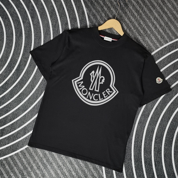 モンクレールTシャツ正面デザイン